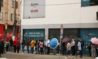 DESEMPREGO RECUA NO TRIMESTRE ENCERRADO EM MAIO PARA 8,3%, DIZ IBGE