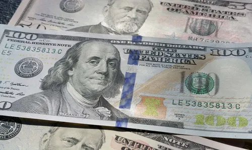 DÓLAR TEM NOVA QUEDA E FECHA O SEMESTRE COM DESVALORIZAÇÃO DE MAIS DE 9%