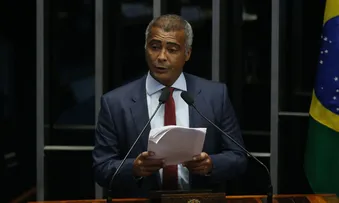 ROMÁRIO RECEBE ALTA MÉDICA APÓS 14 DIAS INTERNADO
