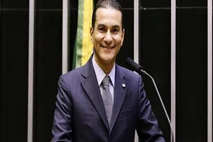 DEPUTADOS DO CENTRÃO SAEM EM DEFESA DE TARCÍSIO APÓS BRIGA COM BOLSONARO
