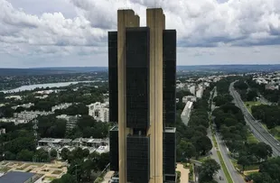 BOLETIM FOCUS APONTA NOVA QUEDA NA INFLAÇÃO BRASILEIRA E MANUTENÇÃO NA PROJEÇÃO DO PIB; CONFIRA
