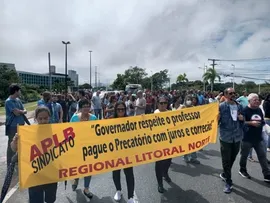 PROFESSORES FAZEM MANIFESTAÇÃO NO CAB PELO PAGAMENTO DOS PRECATÓRIOS
