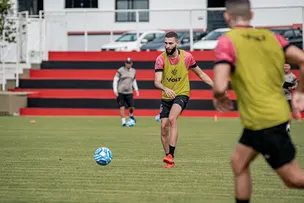 EM PARTIDA DECISIVA, VITÓRIA ENFRENTA O VILA NOVA NESTA SEGUNDA (10)