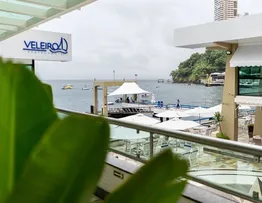 YATCH CLUBE DA BAHIA É INUNDADO POR FORTES ONDAS