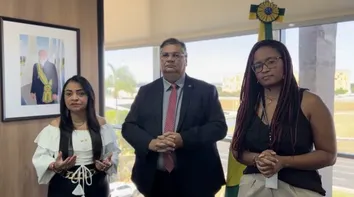 BAHIA: MINISTRO DA JUSTIÇA ANUNCIA DOAÇÃO DE CÂMERAS PARA FARDAS DE MILITARES