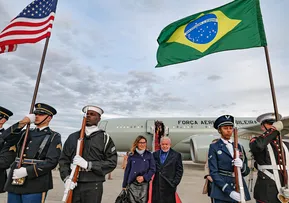 NÚMERO DE VIAGENS INTERNACIONAIS DE LULA TEM CHAMADO ATENÇÃO. VEJA NÚMEROS