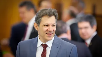 HADDAD QUESTIONA CRESCIMENTO DO BRASIL NA DÉCADA E DIZ QUE PAÍS ESTÁ SE PREPARANDO PARA NOVO CICLO ECONÔMICO