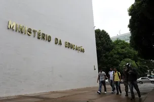 GOVERNO VAI AUMENTAR CARGA HORÁRIA NO MODELO DE NOVO ENSINO MÉDIO