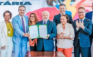 LULA PLANEJA QUE ESCOLA PÚBLICA TAMBÉM ATENDA CLASSE MÉDIA E ALTA