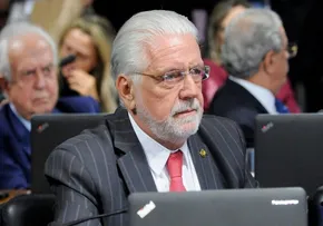 JAQUES WAGNER DIZ QUE RECEBEU LIGAÇÃO DE LULA APÓS OPERAÇÃO DA PF