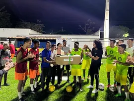 IPIAÚ: SELEÇÃO DA COPA DAS COMUNIDADES RECEBE MATERIAL ESPORTIVO