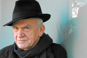 MORRE MILAN KUNDERA, AUTOR DE “A INSUSTENTÁVEL LEVEZA DO SER”, AOS 94 ANOS