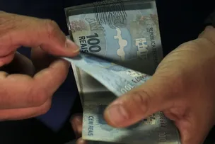 BRASILEIROS ENDIVIDADOS POR ATÉ R$ 100 TERÃO DÍVIDA PAGA A PARTIR DE SEGUNDA-FEIRA