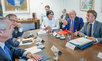 LULA DIZ QUE APENAS VENEZUELANOS PODEM RESOLVER PROBLEMAS DO PAÍS