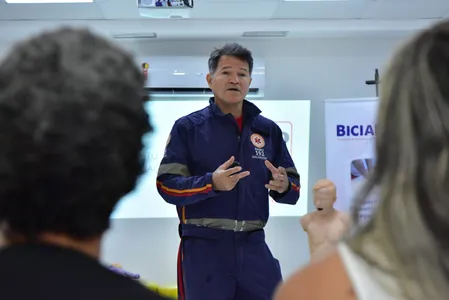 SALVADOR: CICLISTAS SÃO CAPACITADOS PELA SAMU PARA ATUAR EM PRIMEIROS SOCORROS NO TRÂNSITO