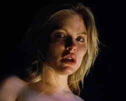 LUÍSA SONZA CHORA E EXPÕE ANGÚSTIA EM NOVO CLIPE: "SERÁ QUE SOU UMA FRAUDE?"