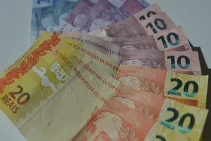 DE ACORDO COM O SERASA, 48,5% DAS EMPRESAS BRASILEIRAS REGULARIZARAM SUAS CONTAS