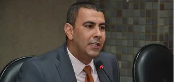 DEPUTADO BAIANO QUER PROIBIR CARDÁPIOS EXCLUSIVAMENTE DIGITAIS
