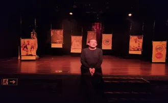 ESPETÁCULO VITÓRIA E O TRÂNSITO NA SUA VIDA OCUPA O TEATRO SESI