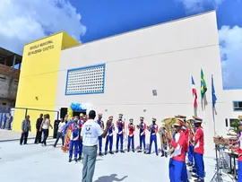 ESCOLA DE SALVADOR SUSPENDE AULAS APÓS TER REFEIÇÕES ROUBADAS; MIL ALUNOS SÃO PREJUDICADOS