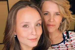MÃE DE LARISSA MANOELA SE PRONUNCIA PELA PRIMEIRA VEZ SOBRE POLÊMICAS