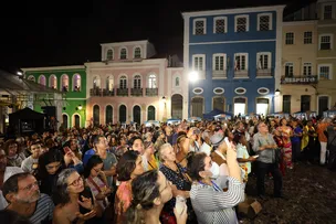 PRIMEIRO DIA DE FLIPELÔ MOVIMENTA O CENTRO HISTÓRICO DE SALVADOR