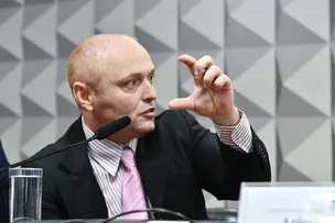 DEFESA DE BOLSONARO REGISTRA QUEIXA-CRIME CONTRA DELGATTI POR CALÚNIA