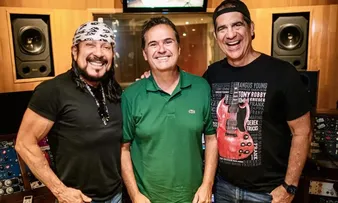 BELL MARQUES, RICARDO CHAVES E DURVAL LELYS SE REÚNEM EM SHOW INÉDITO: 'CUIDAR DO LEGADO'
