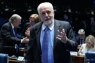 JAQUES WAGNER AFIRMA QUE LULA NÃO DEVE ENTREGAR PASTA DO BOLSA FAMÍLIA AO CENTRÃO