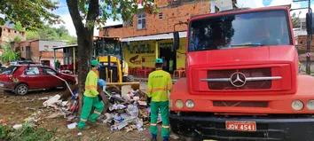 ITABUNA: PREFEITURA REMOVE LIXO DESCARTADA NO RIACHO ÁGUA BRANCA