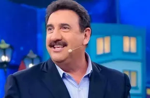 APRESENTADOR DE TV REVELA VONTADE DE PEGAR EM 'VOLUMÃO' DE PADRE FAMOSO