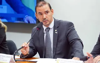 DEPUTADO COMPRA CARRO DE R$100 MIL PARA IRMÃ COM COTA PARLAMENTAR