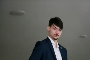 POLÍCIA APREENDE CELULAR E HD DE JAIR RENAN BOLSONARO