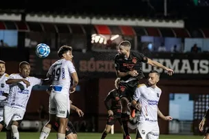 VITÓRIA VOLTA À LIDERANÇA DA SÉRIE B APÓS VENCER O ABC POR 2 A 0
