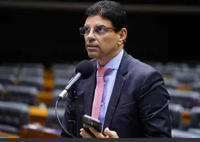 DEPUTADO BAIANO ATRIBUI DIVERGÊNCIAS COM O TEXTO SENADO COMO A CAUSA DO ADIAMENTO DA VOTAÇÃO DO MARCO FISCAL NA CÃMARA DOS DEPUTADOS