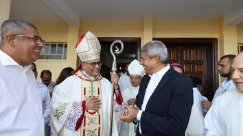 EM BOM JESUS DA LAPA, GOVERNADOR ENTREGA AEROPORTO E TORNA ROMARIA PATRIMÔNIO IMATERIAL