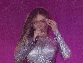 APÓS ATRASO EM SHOW, BEYONCÉ PAGA US$ 100 MIL PARA MANTER METRÔ ABERTO