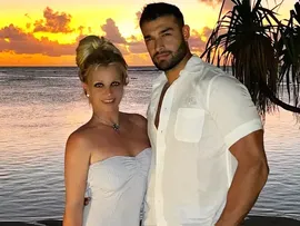 BRITNEY SPEARS E SEU MARIDO, SAM ASGHARI, SE DIVORCIAM SEGUNDO TMZ