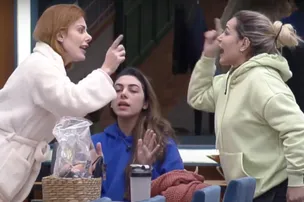 DEBORAH ALBUQUERQUE DESAFIA DEOLANE BEZERRA PARA LUTA "EU E VOCÊ NA MÃO"