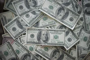 DÓLAR E IBOVESPA OPERAM EM BAIXA, À ESPERA DE DADOS DE EMPREGO NOS EUA E DECISÃO DE JUROS NA EUROPA