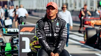 CAMPEÃO DE FÓRMULA 1, LEWIS HAMILTON RENOVA CONTRATO COM A MERCEDES ATÉ 2025