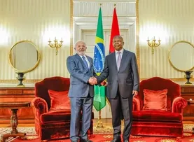 LULA ASSINA ACORDOS DE COOPERAÇÃO COM ANGOLA