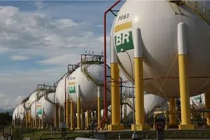 AGÊNCIA FITCH ELEVA NOTA DE CRÉDITO DA PETROBRAS E DE OUTRAS EMPRESAS BRASILEIRAS