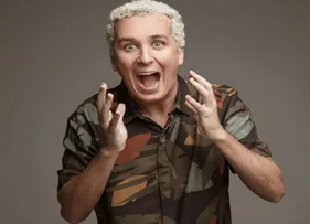 COMEDIANTE RAFAEL PORTUGAL APRESENTA ESPETÁCULO INÉDITO EM FEIRA DE SANTANA