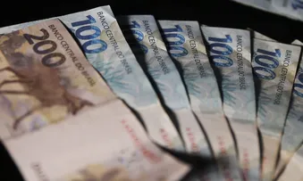 JUROS MÉDIOS DOS BANCOS CAEM PARA 44,3% AO ANO