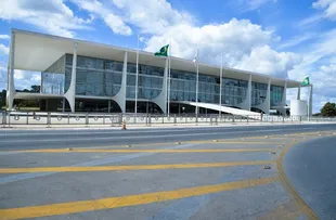 GSI SUGERE BLINDAGEM NOS VIDROS DO PALÁCIO DO PLANALTO