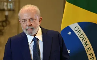 LULA DÁ OS PRIMEIROS PASSOS COM ANDADOR ANTES DA EXPECTATIVA DOS MÉDICOS