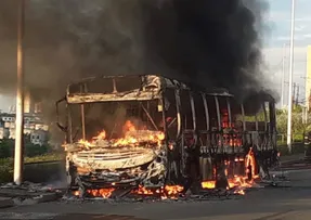 SALVADOR SOMA QUASE R$ 6 MILHÕES EM PREJUÍZOS COM ÔNIBUS INCENDIADOS