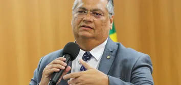 FLÁVIO DINO AFIRMA QUE REFORMA MINISTERIAL DEVE SAIR ATÉ QUARTA-FEIRA (6)