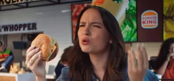 LARISSA MANOELA FATURA R$ 2 MILHÕES COM PROPAGANDA AUTOIRÔNICA: "O DINHEIRO É MEU"